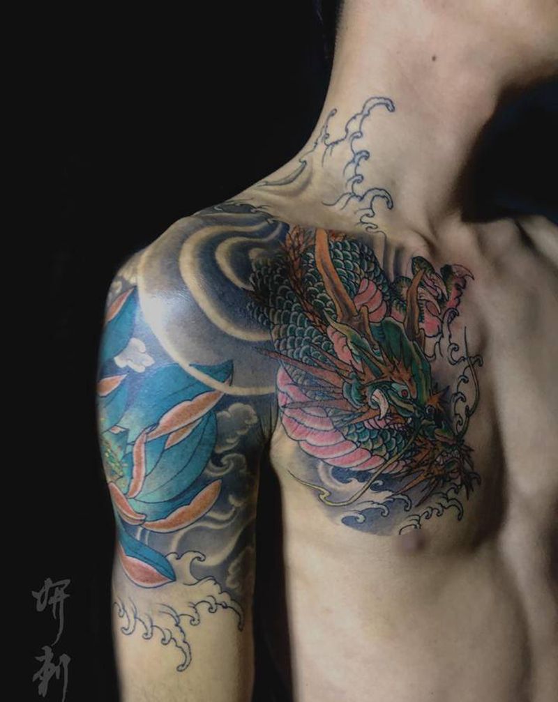 遮盖疤痕纹身图片_手臂胸部老传统新传统龙荷花水浪纹身图案