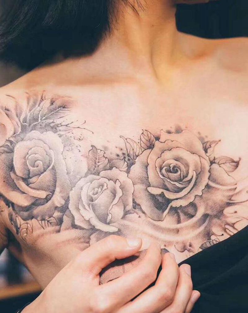 玫瑰美人纹身图片_胸部水墨纹身图案