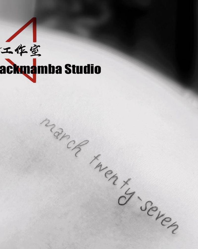 3.27纹身图片_肩部英文字母纹身图案