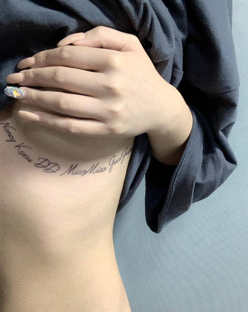 南半球英文纹身图片_胸部花体字胸下纹身图案