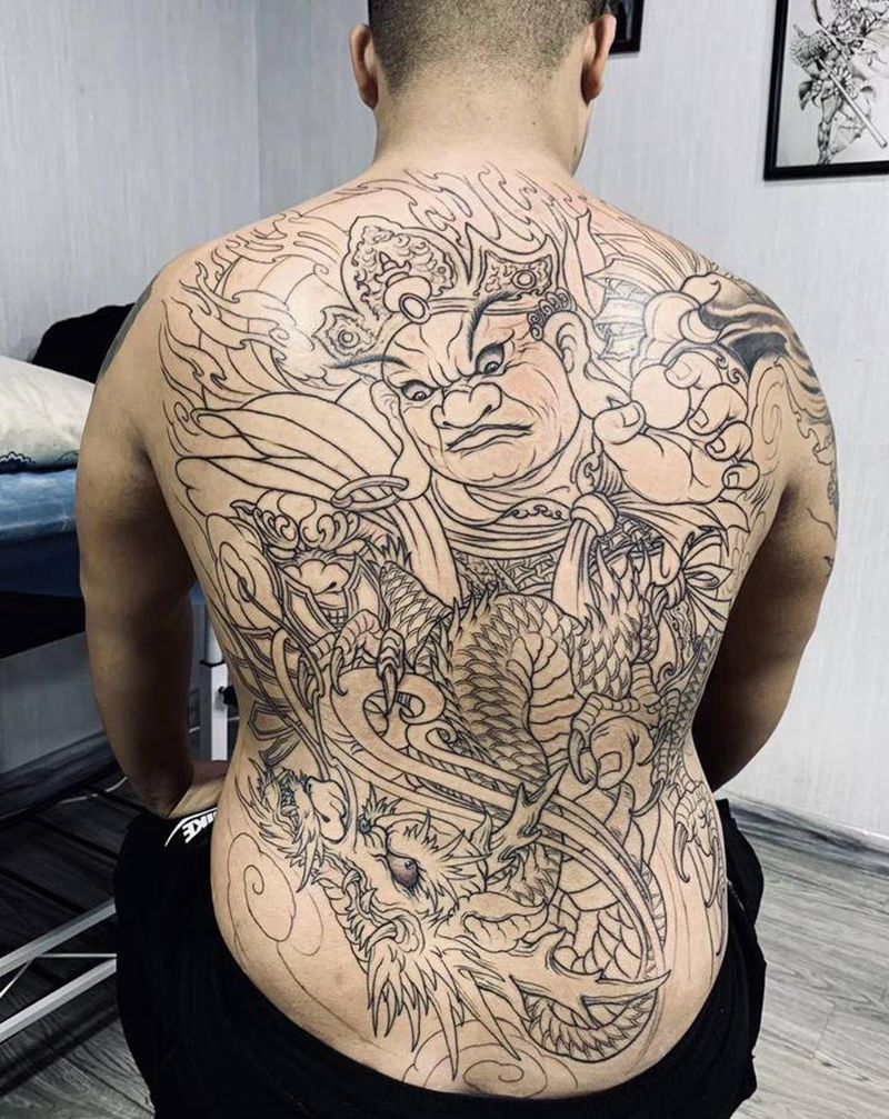满背人物线条纹身图片_背部老传统神话人物纹身图案