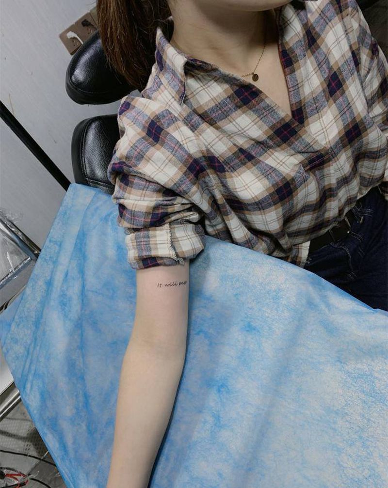 小小英文纹身图片_手臂花体字纹身图案