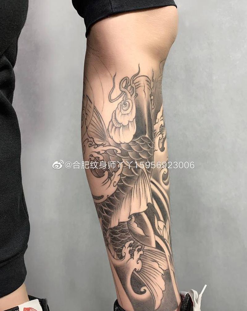 鱼纹身图片_腿部新传统鲤鱼包腿传统纹身图案