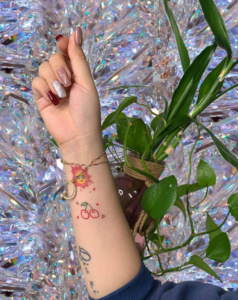 小樱桃纹身图片_手臂清新纹身图案