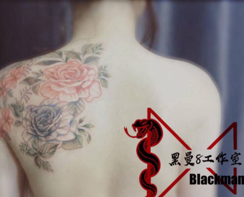 遮盖胎记素花纹身图片_背部手臂水墨水彩玫瑰素花纹身图案