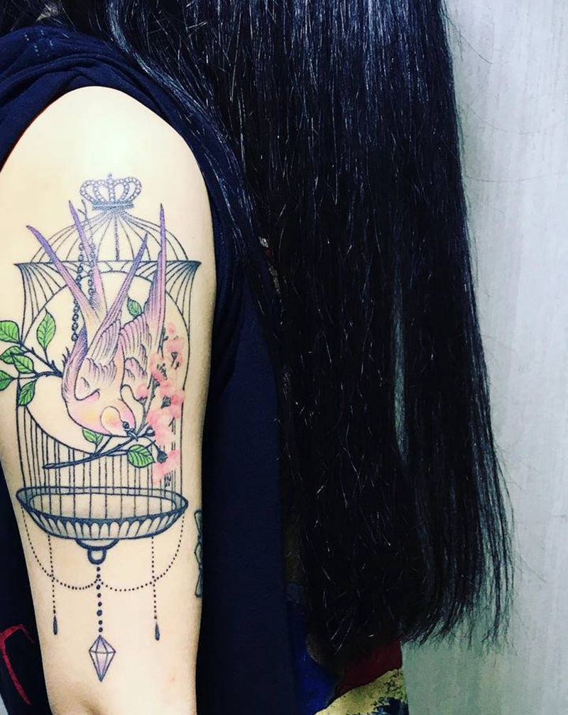 鸟笼 飞鸟纹身纹身图片_手部New School美女燕子飞鸟纹身图案