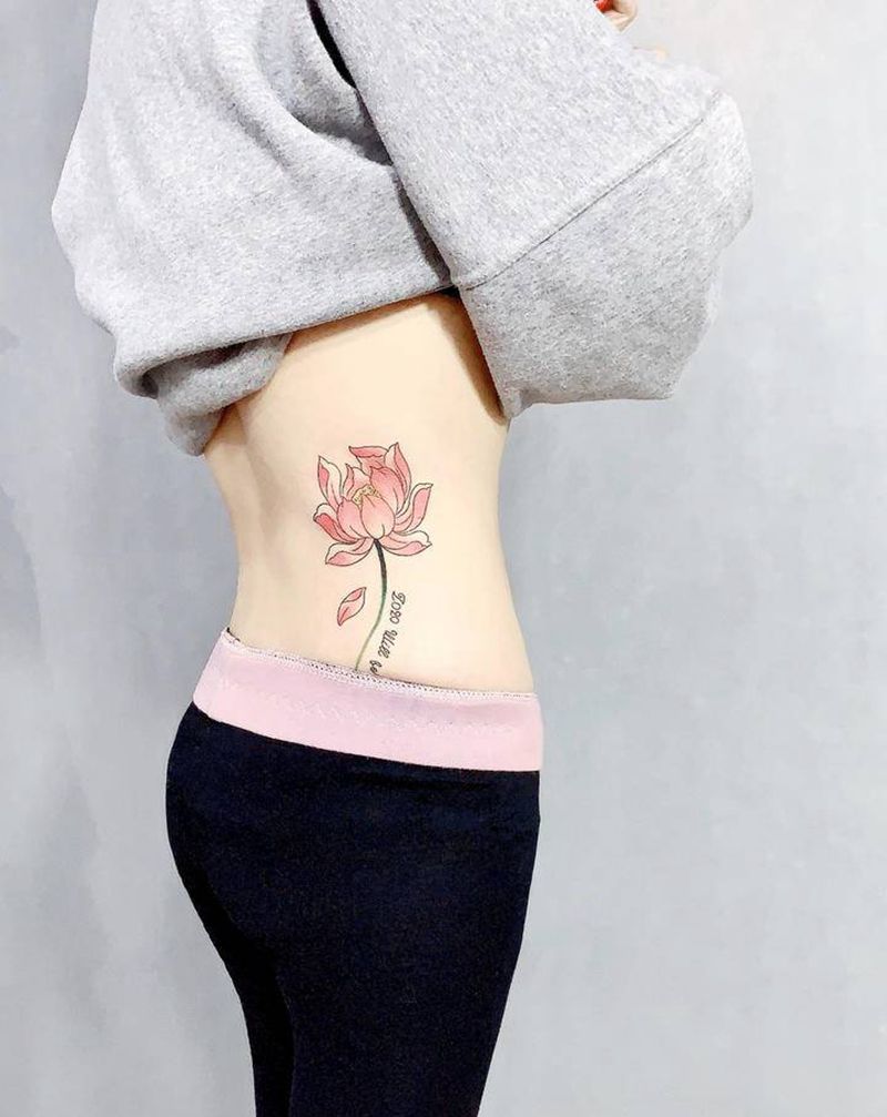 荷花纹身图片_腰部新传统Old School美女荷花腰上莲花纹身图案