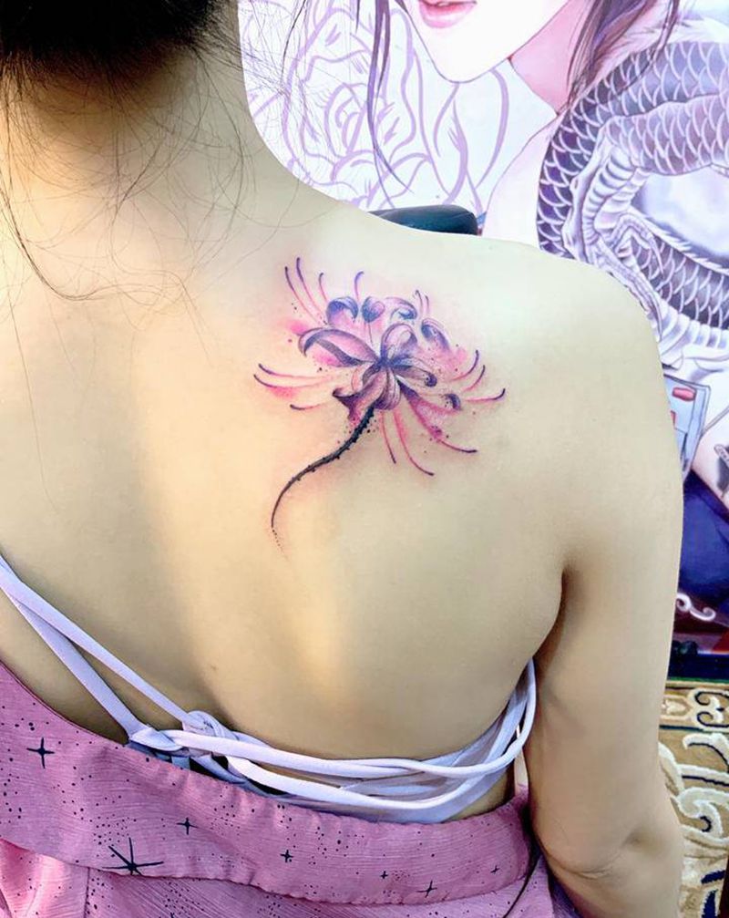 彼岸花纹身图片_背部水墨纹身图案