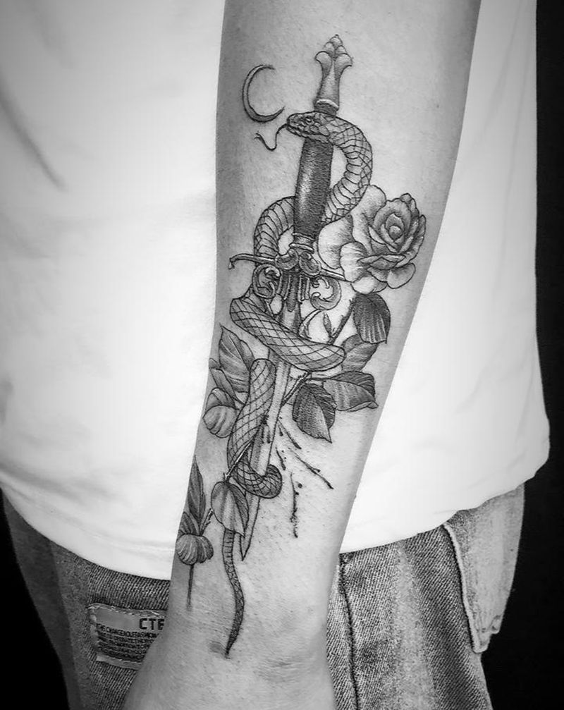 小清新蛇纹身图片_手臂小清新蛇素花纹身图案