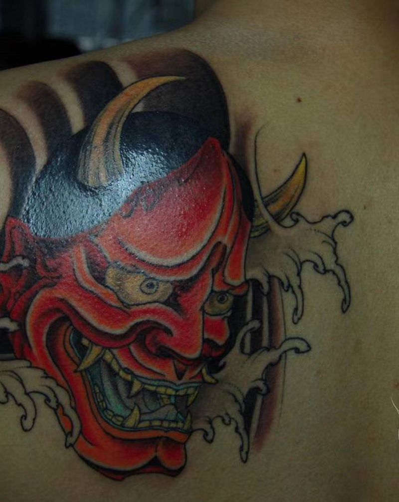 般若遮盖字母纹身图片_背部老传统新传统般若纹身图案