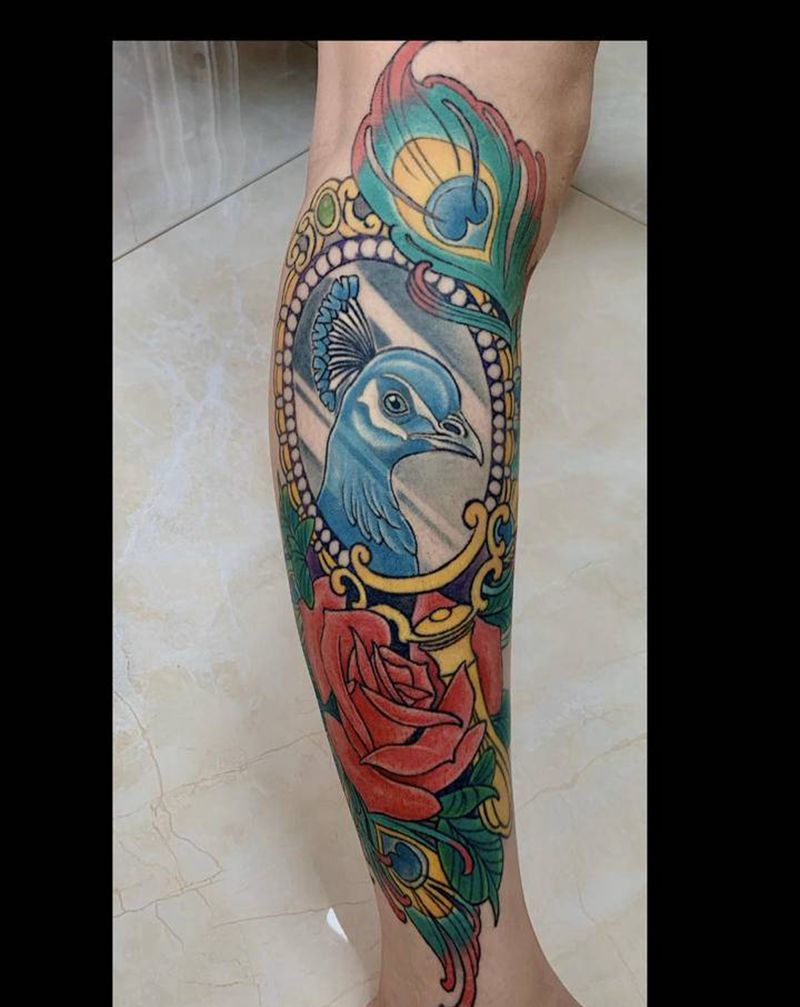 小腿孔雀纹身纹身图片_腿部New School孔雀小腿恢复后纹身图案
