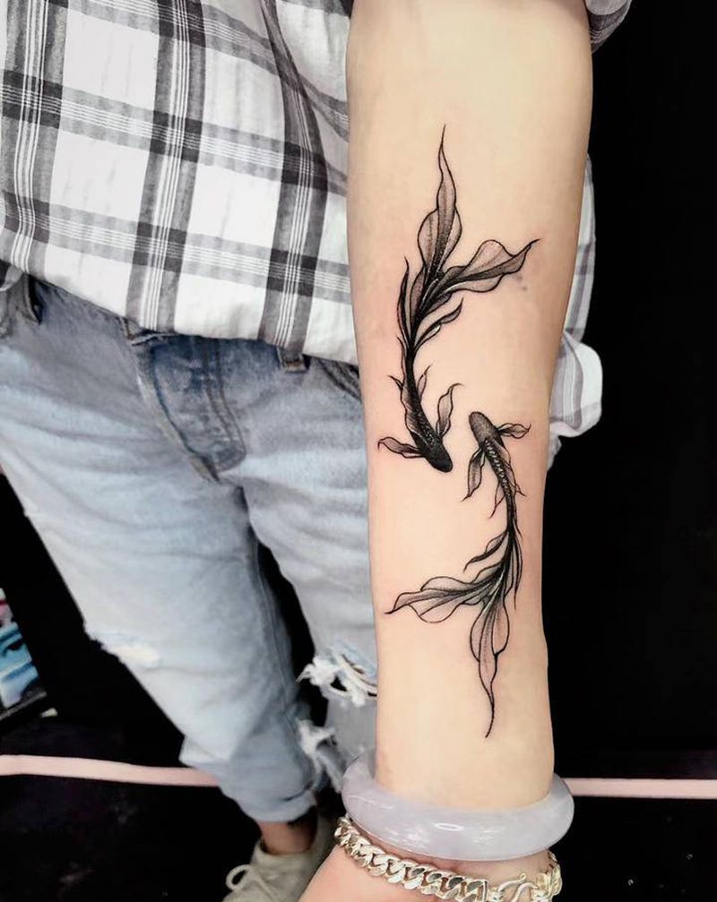 双鱼纹身图片_手部手臂纹身图案