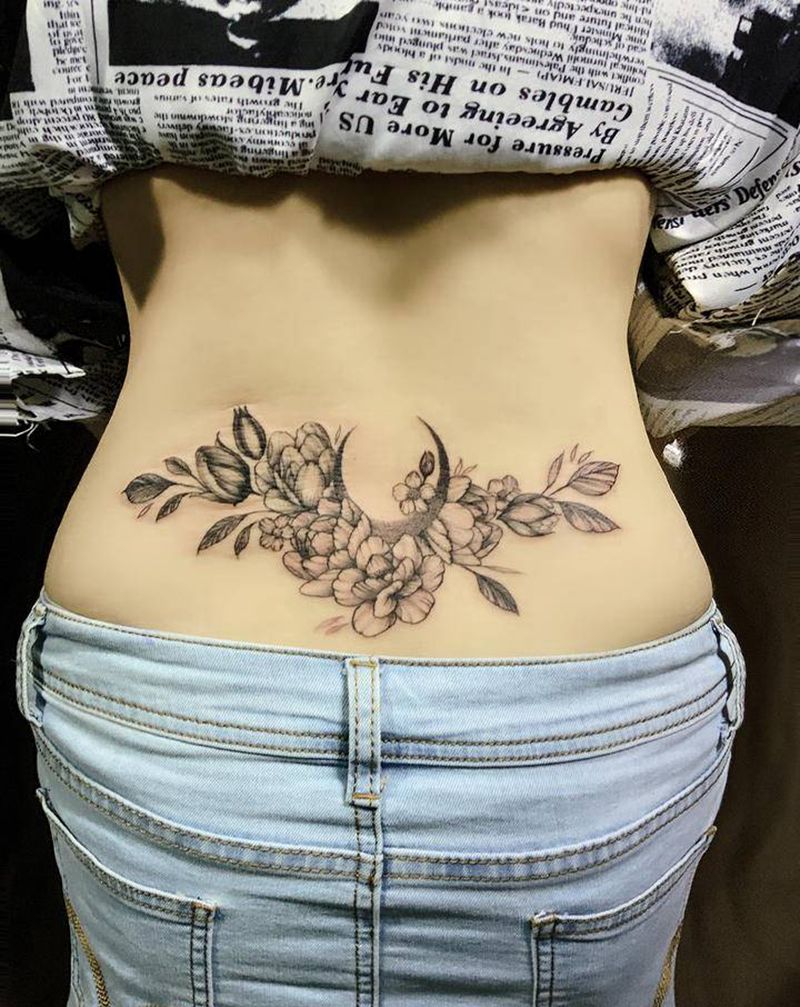 素花纹身图片_臀部背部纹身图案