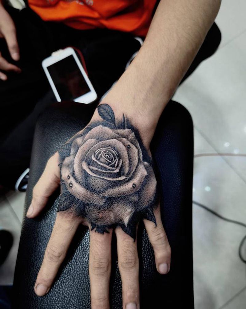 写实玫瑰纹身图片_手臂手部欧美写实玫瑰纹身图案