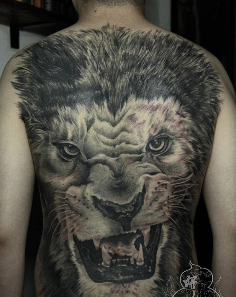 满背 欧美写实 狮子纹身图片_背部欧美写实狮子纹身图案