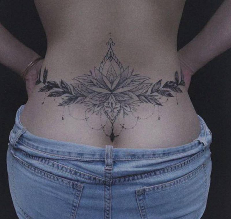 腰花纹身图片_背部臀部纹身图案