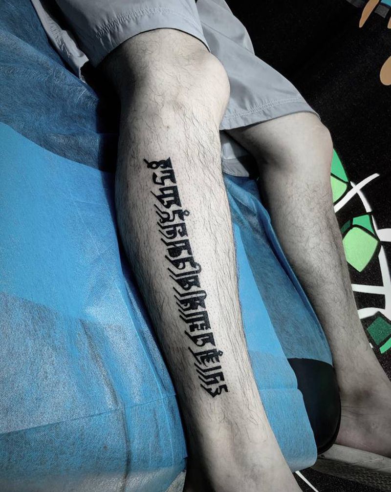 聋哑人纹身图片_腿部花体字纹身图案