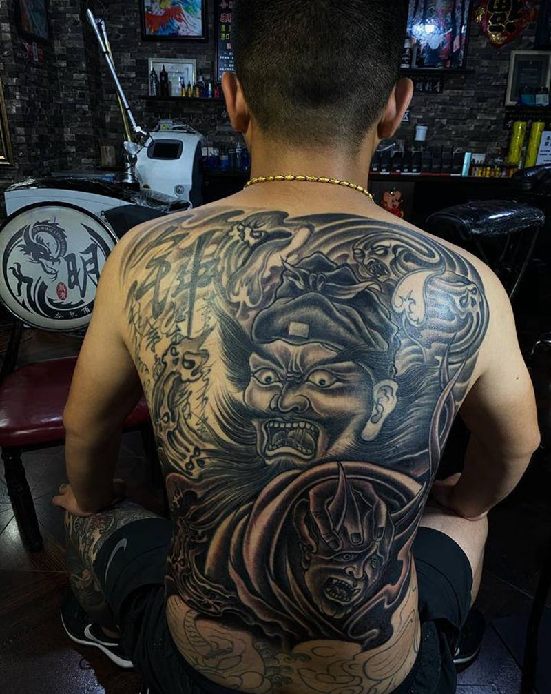钟馗后背纹身图片_背部新传统纹身图案