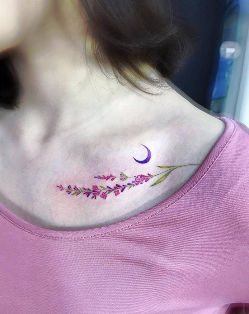 锁骨 小花花纹身图片_胸部水彩水墨锁骨鲜花清新纹身图案