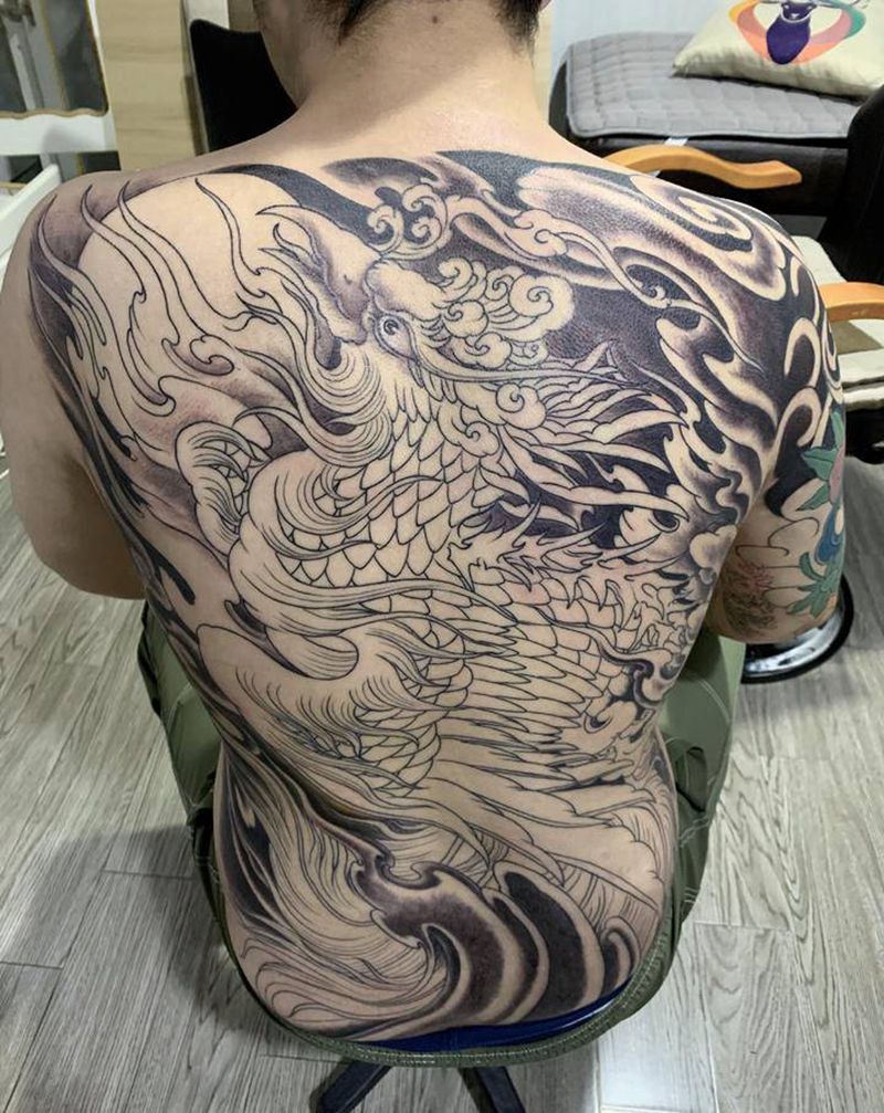 满背凤凰纹身图片_背部新传统凤凰满背纹身图案