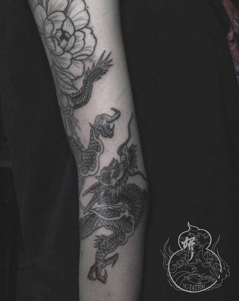 龙纹身图片_手臂点刺新传统龙纹身图案