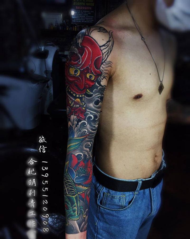 般若鲤鱼花臂纹身图片_手臂肩部新传统纹身图案