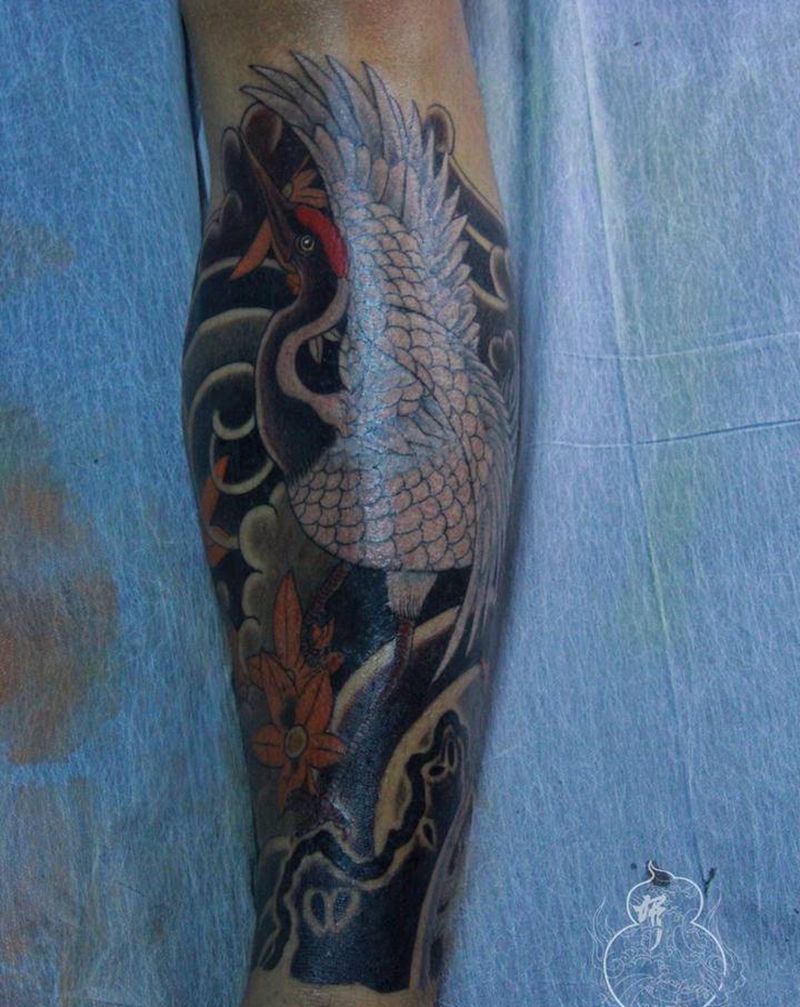 日式仙鹤包小腿纹身图片_腿部老传统仙鹤枫叶纹身图案