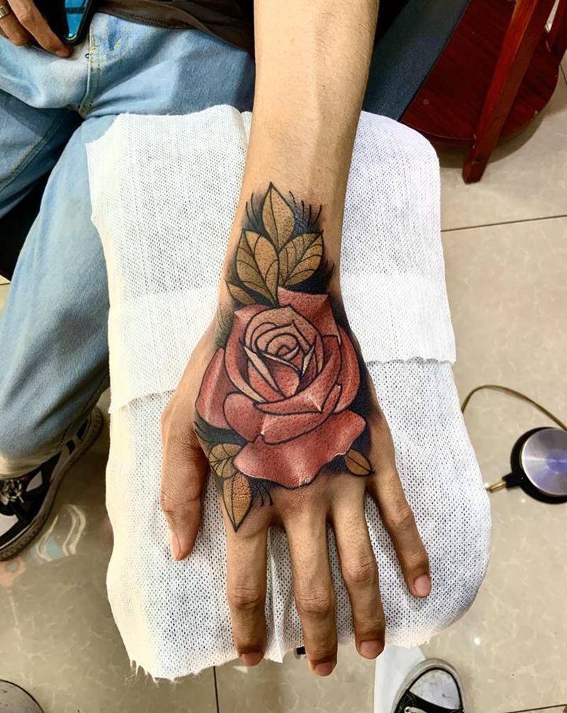 花手纹身图片_手部New School水彩纹身图案