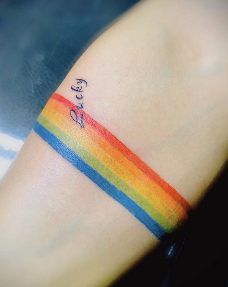 彩虹boy纹身图片_手臂图腾几何彩虹臂环纹身图案