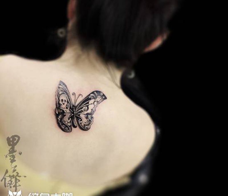 蝴蝶tattoo纹身图片_背部纹身图案