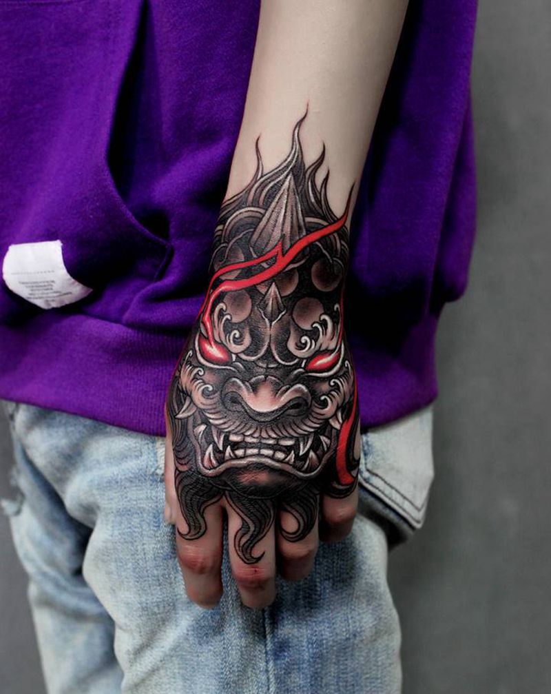 手背唐狮纹身图片_手部新传统唐狮爆手背纹身图案