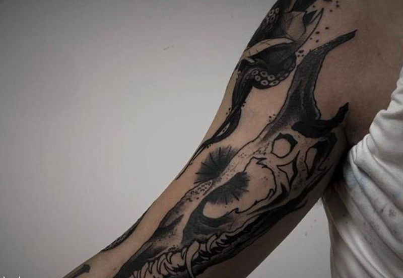 骨纹身图片_手臂纹身图案