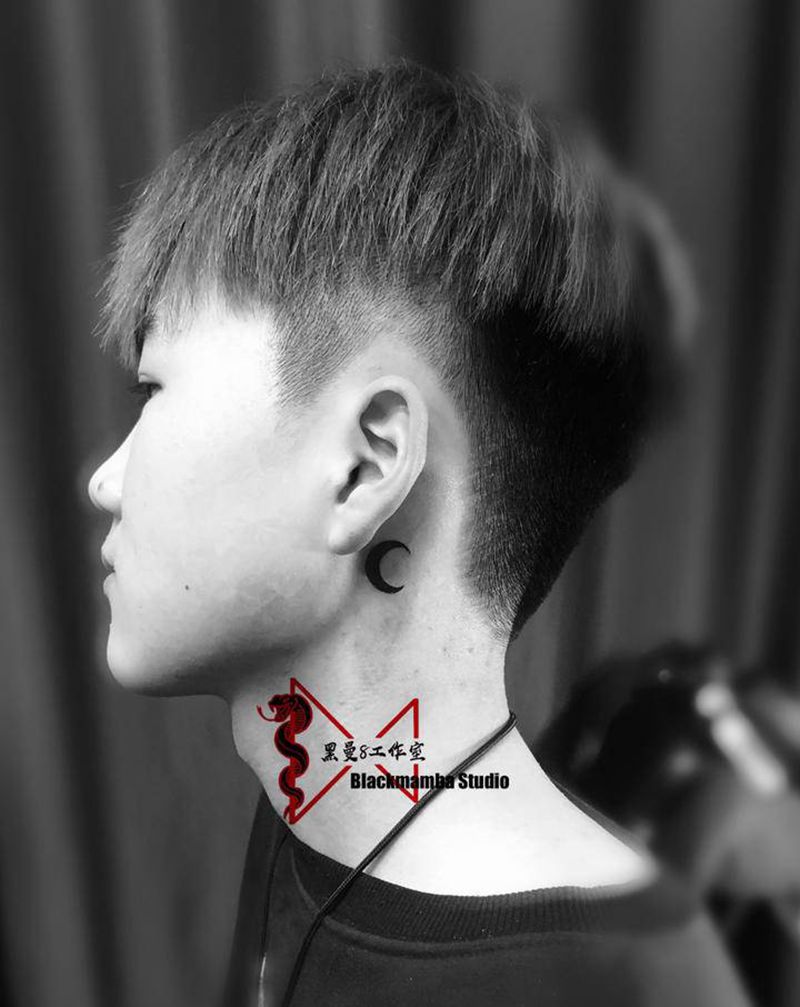 月光纹身图片_颈部几何月亮小清新纹身图案