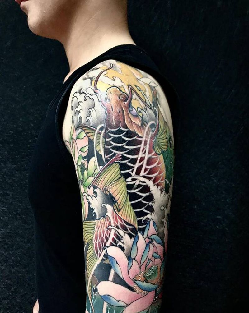 帅哥大臂鲤鱼纹身完成纹身图片_新传统纹身图案