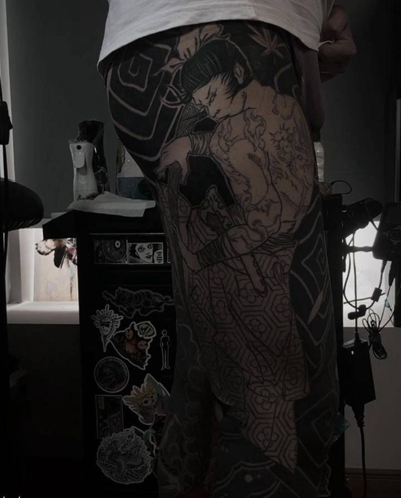 九纹龙纹身图片_腿部纹身图案