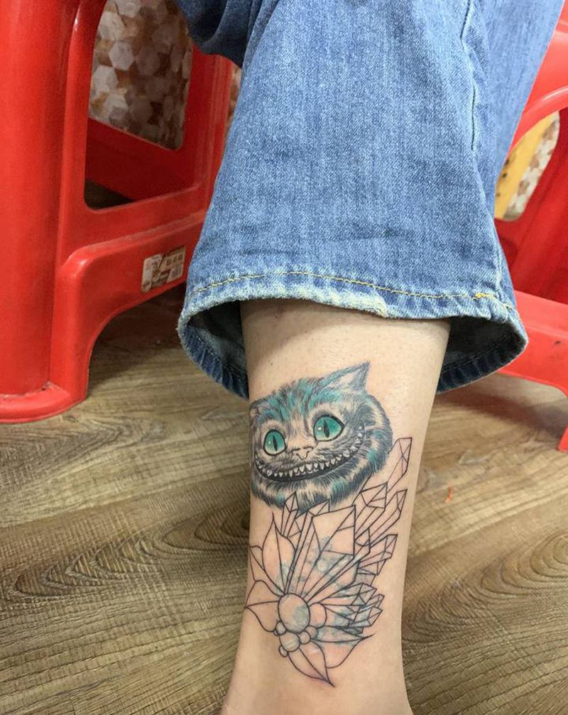 猫咪遮盖老纹身纹身图片_腿部New School猫咪宝石遮盖纹身图案