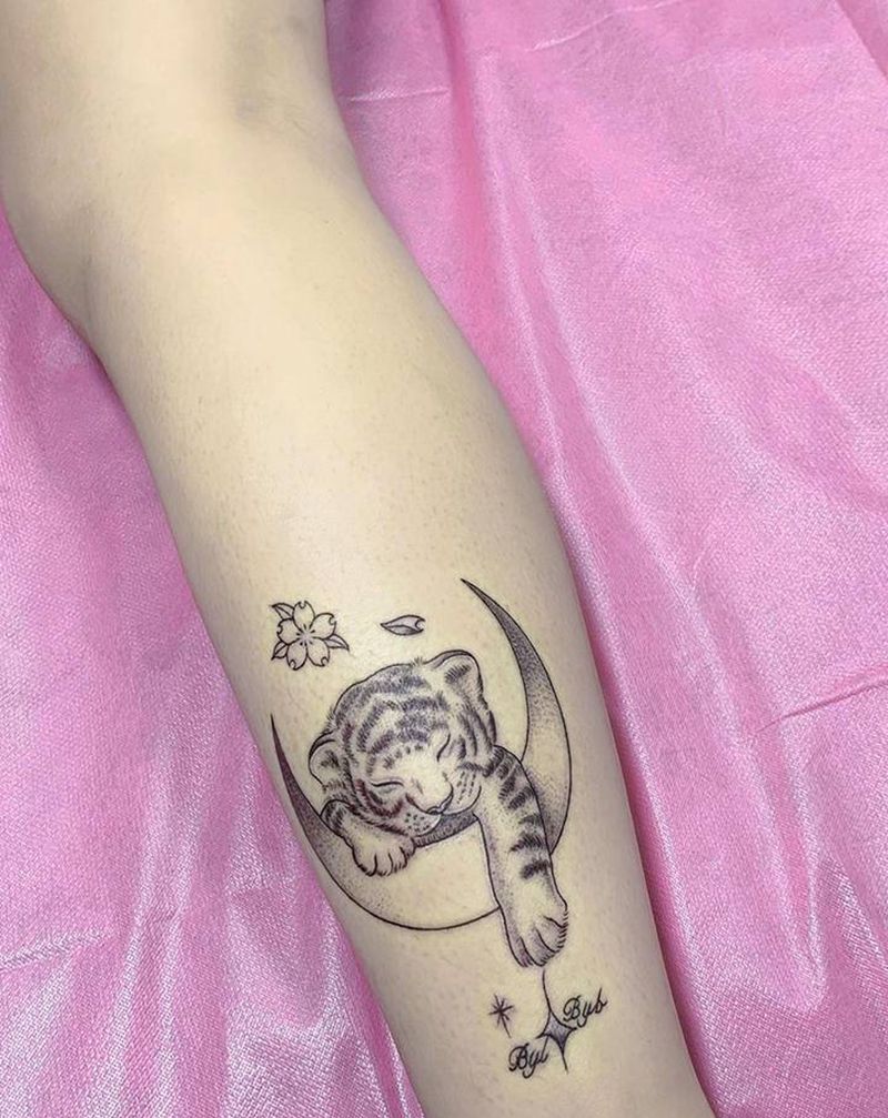 小老虎纹身图片_腿部New School欧美写实老虎清新脚踝纹身图案