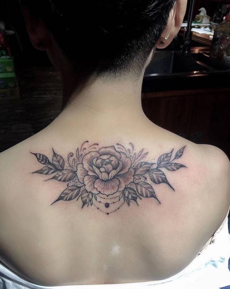 点刺纹身图片_背部点刺纹身图案