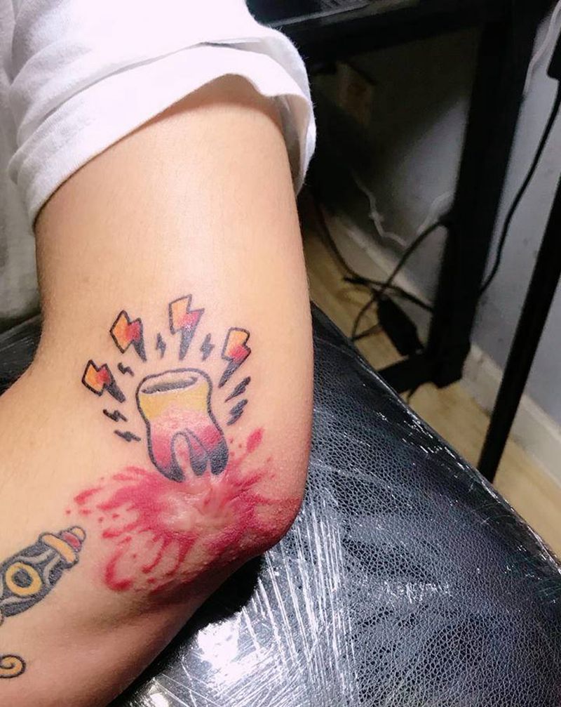 血牙纹身图片_手部New School水彩纹身图案