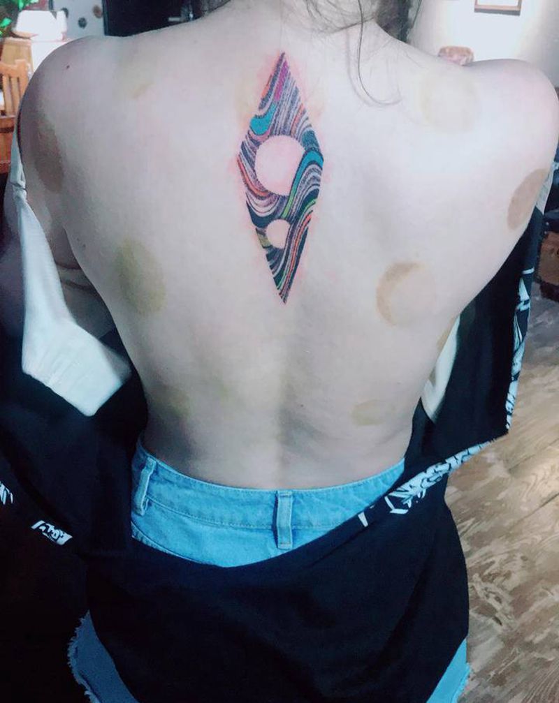 点刺纹身图片_背部点刺纹身图案