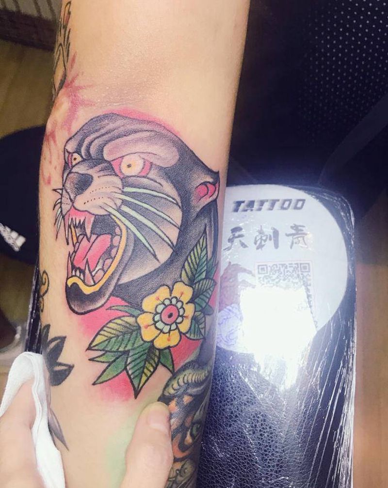 豹子纹身图片_手臂Old School纹身图案