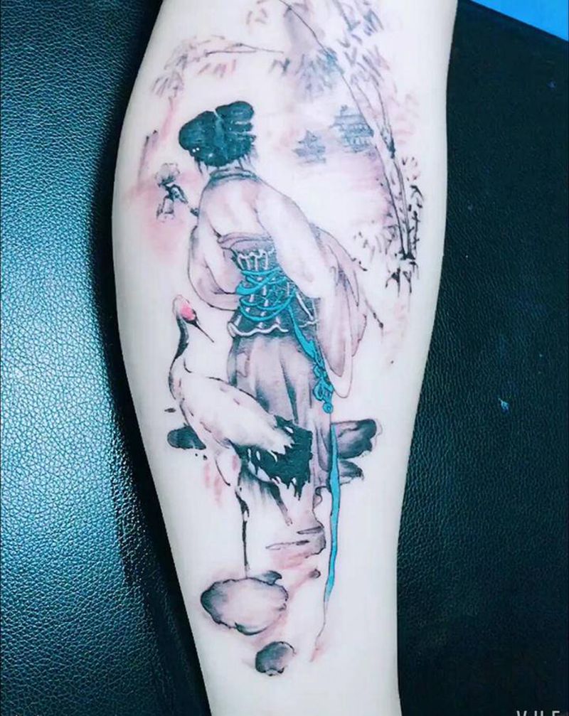 仕女纹身图片_腿部水墨纹身图案