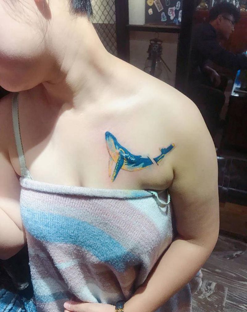 盖疤纹身图片_胸部水彩纹身图案