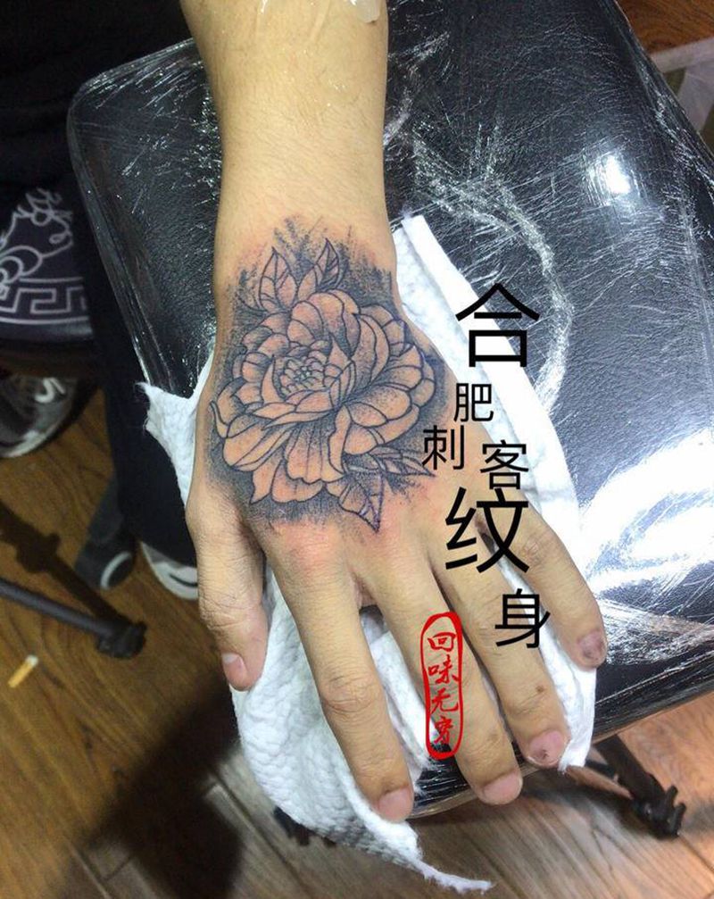 手背素花纹身图片_手部纹身图案