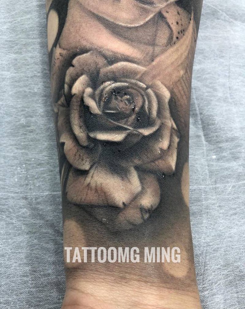 玫瑰恢复后纹身图片_手臂欧美写实纹身图案