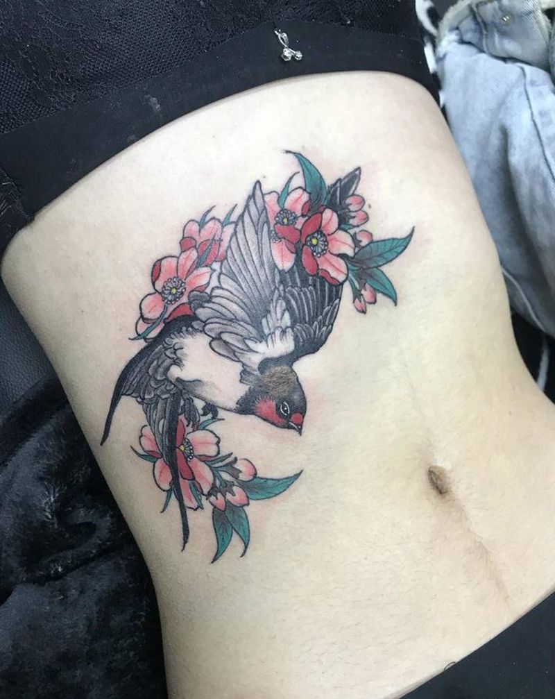 燕子纹身图片_腹部新传统纹身图案