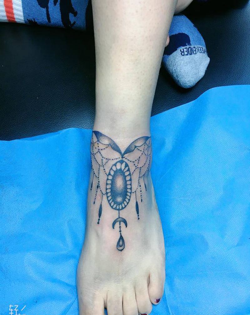 宝石纹身图片_脚部几何点刺纹身图案