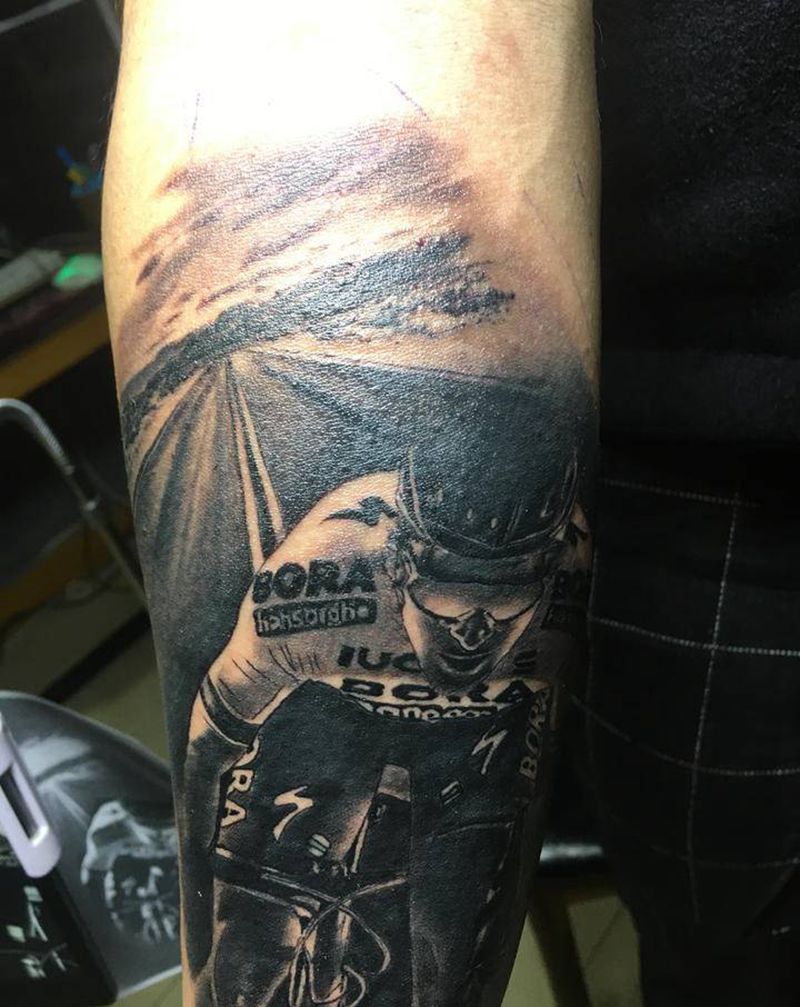 骑行者纹身图片_手臂欧美写实自行车骑行纹身图案