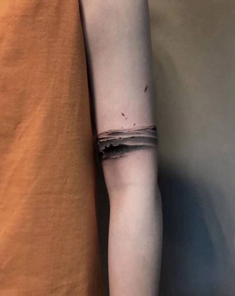 山纹身图片_手臂水彩纹身图案