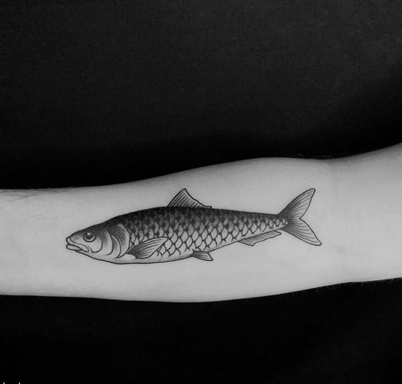 一条鱼的使命纹身图片_手臂老传统鱼得水纹身图案